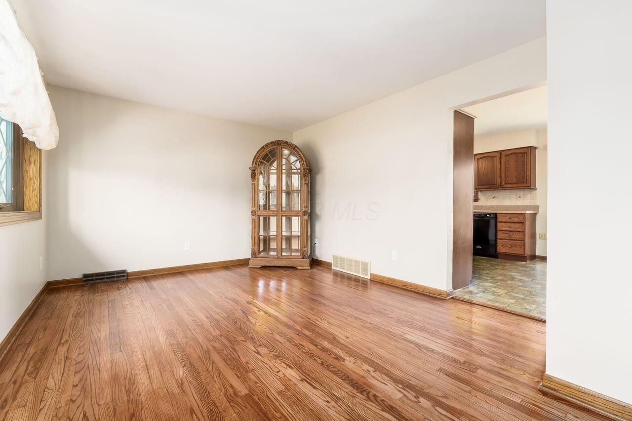 2364 Charlemagne Street, Grove City, Ohio image 9