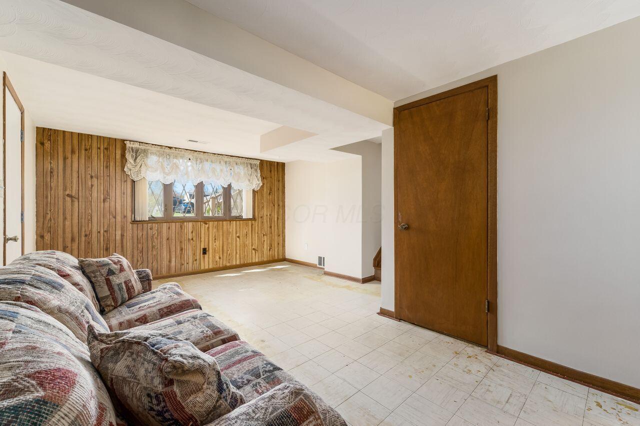 2364 Charlemagne Street, Grove City, Ohio image 32