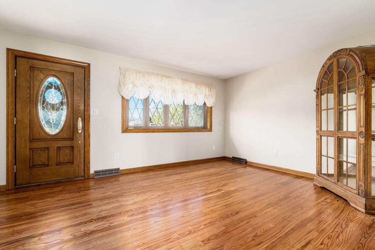 2364 Charlemagne Street, Grove City, Ohio image 12