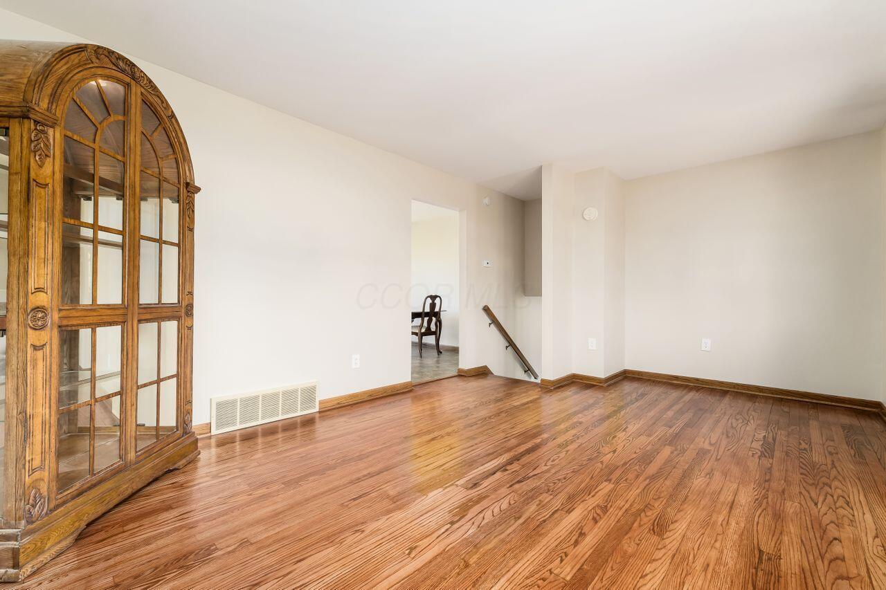 2364 Charlemagne Street, Grove City, Ohio image 10