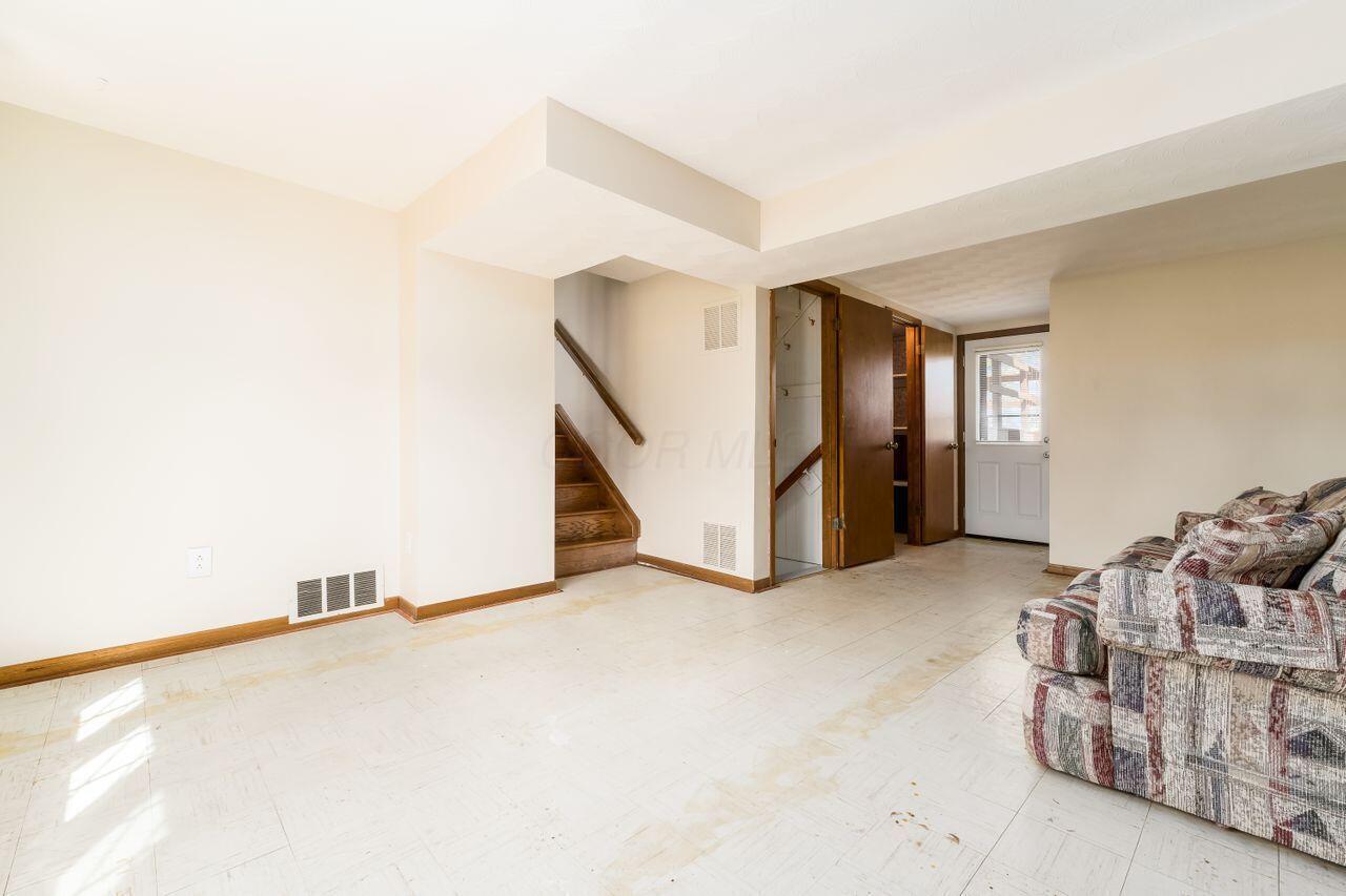 2364 Charlemagne Street, Grove City, Ohio image 34