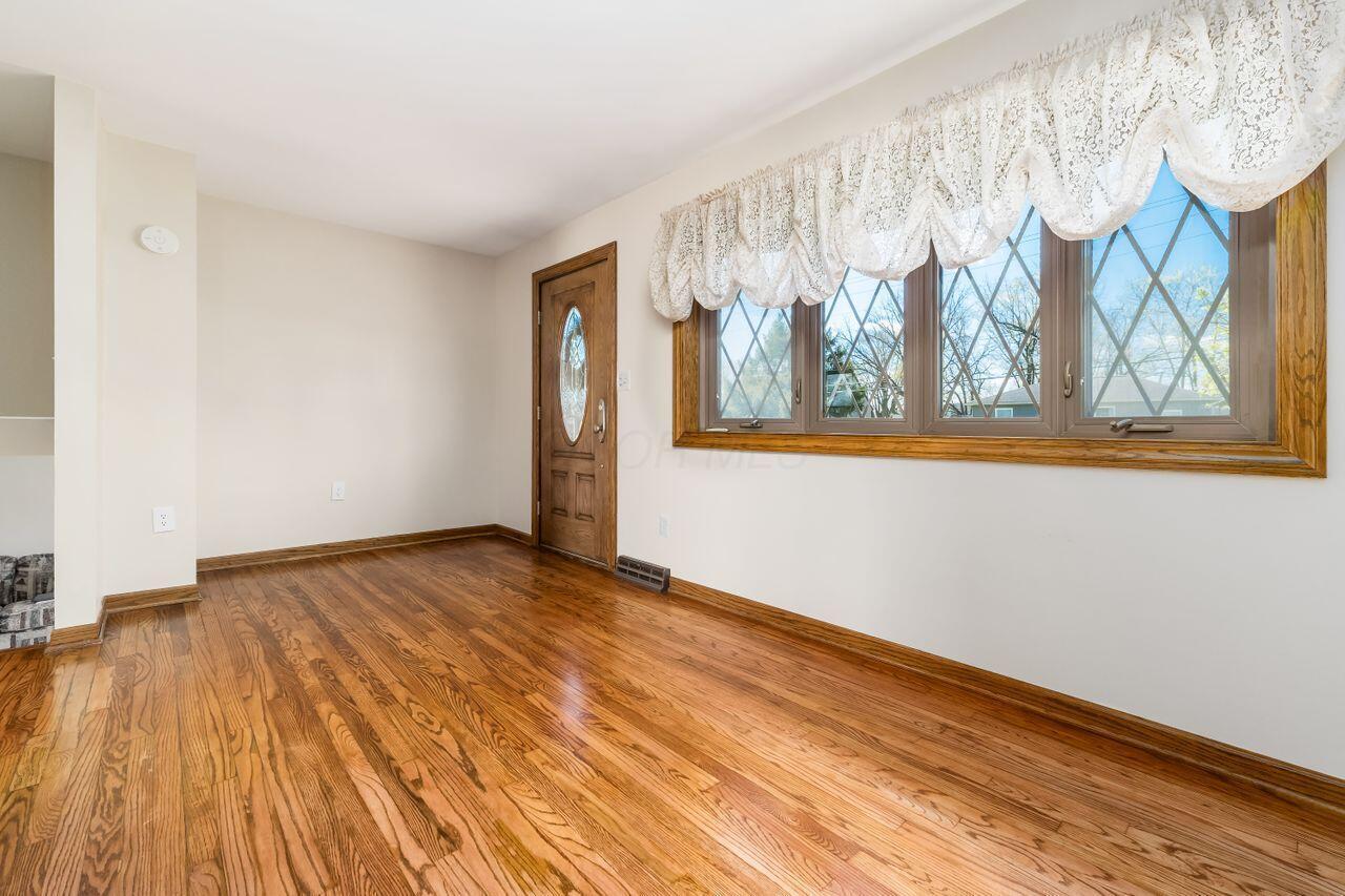 2364 Charlemagne Street, Grove City, Ohio image 11