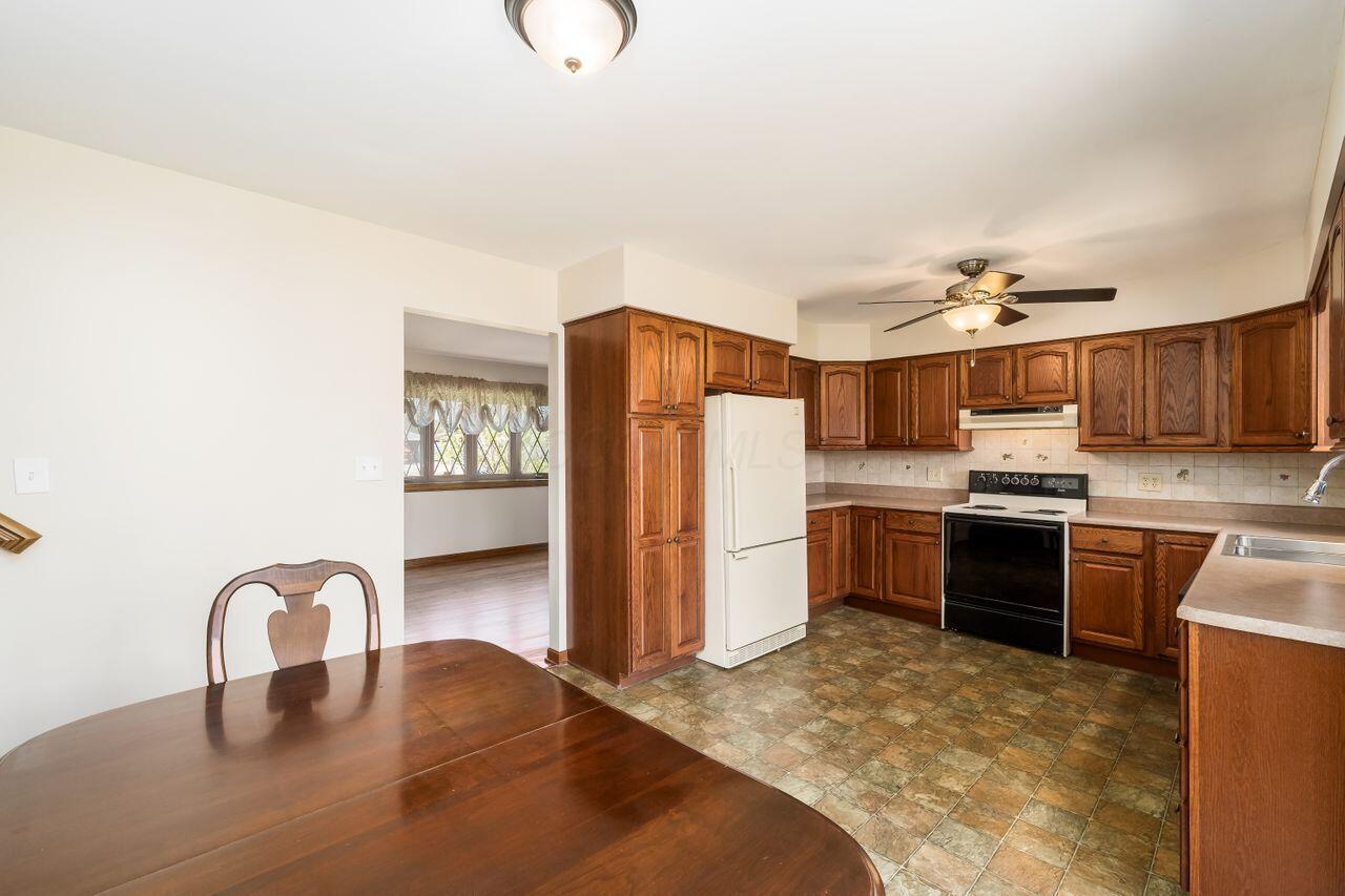 2364 Charlemagne Street, Grove City, Ohio image 15