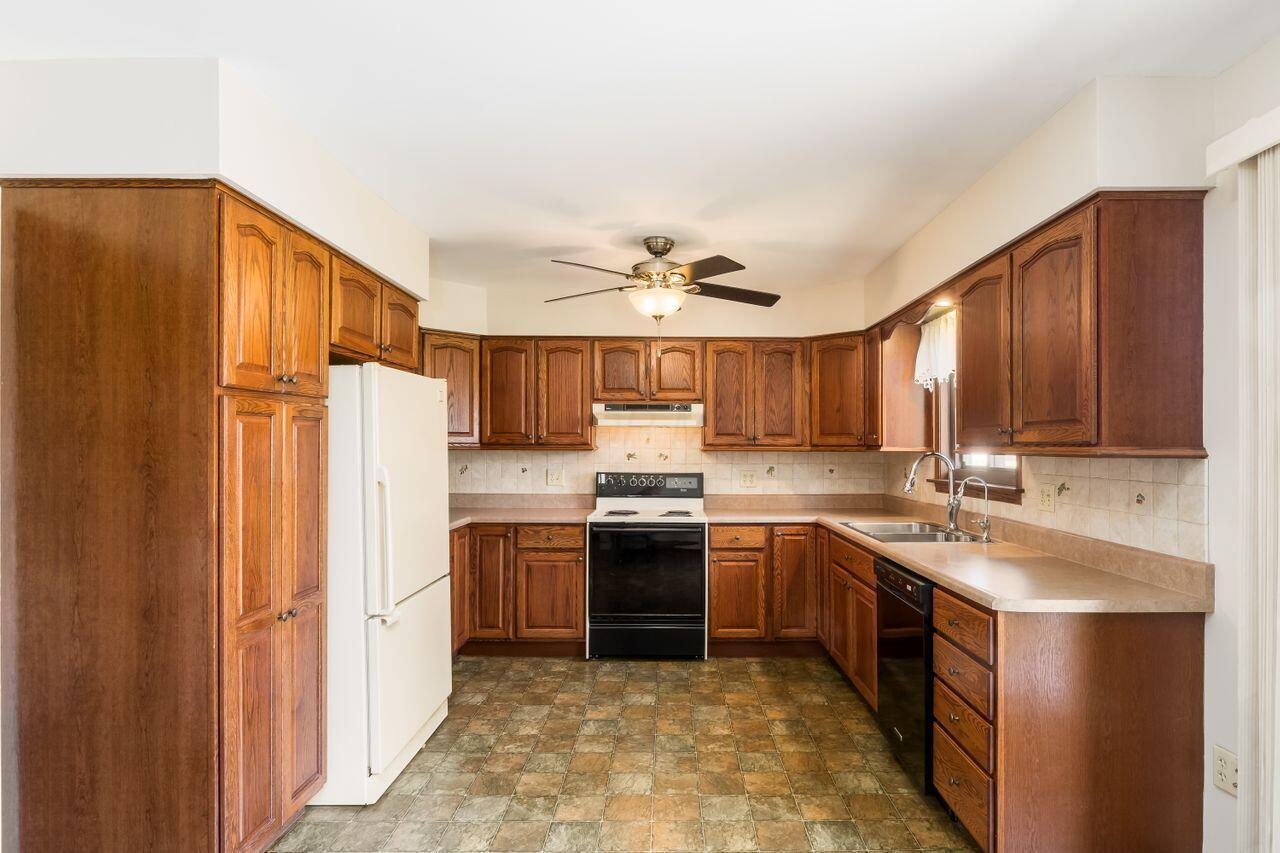 2364 Charlemagne Street, Grove City, Ohio image 16