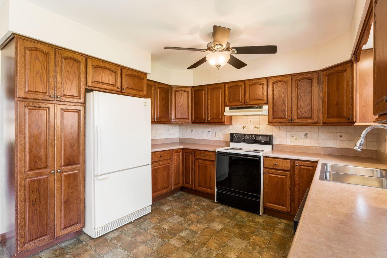 2364 Charlemagne Street, Grove City, Ohio image 18