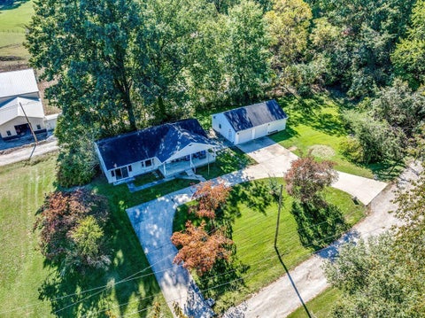 Photo of 695 Deeds Terrace SE, Lancaster, OH 43130 (MLS # 226038302)