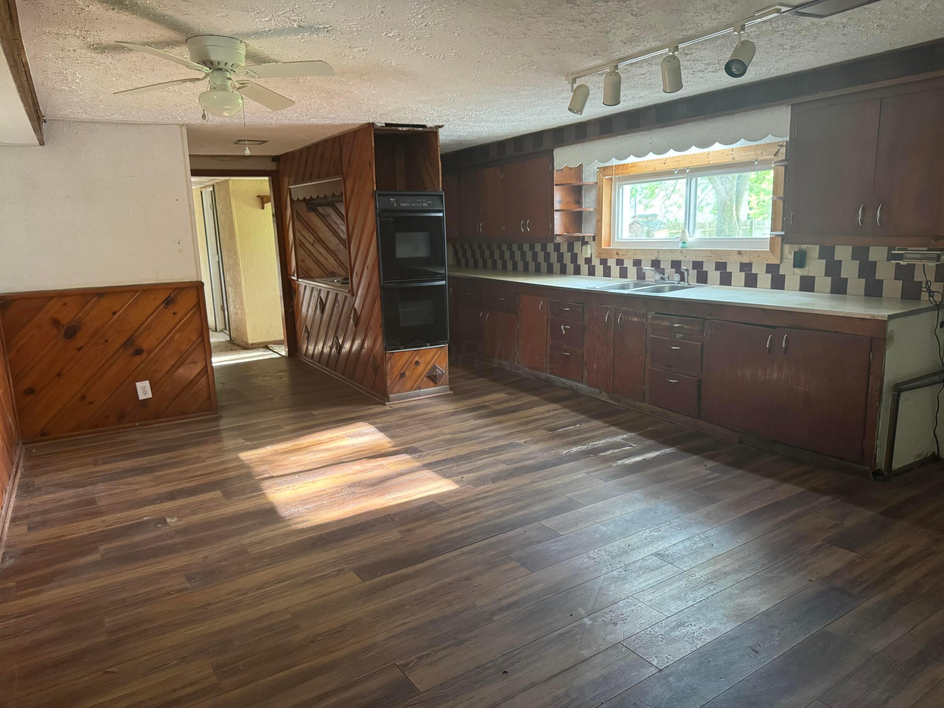 64 7th Avenue SW 1