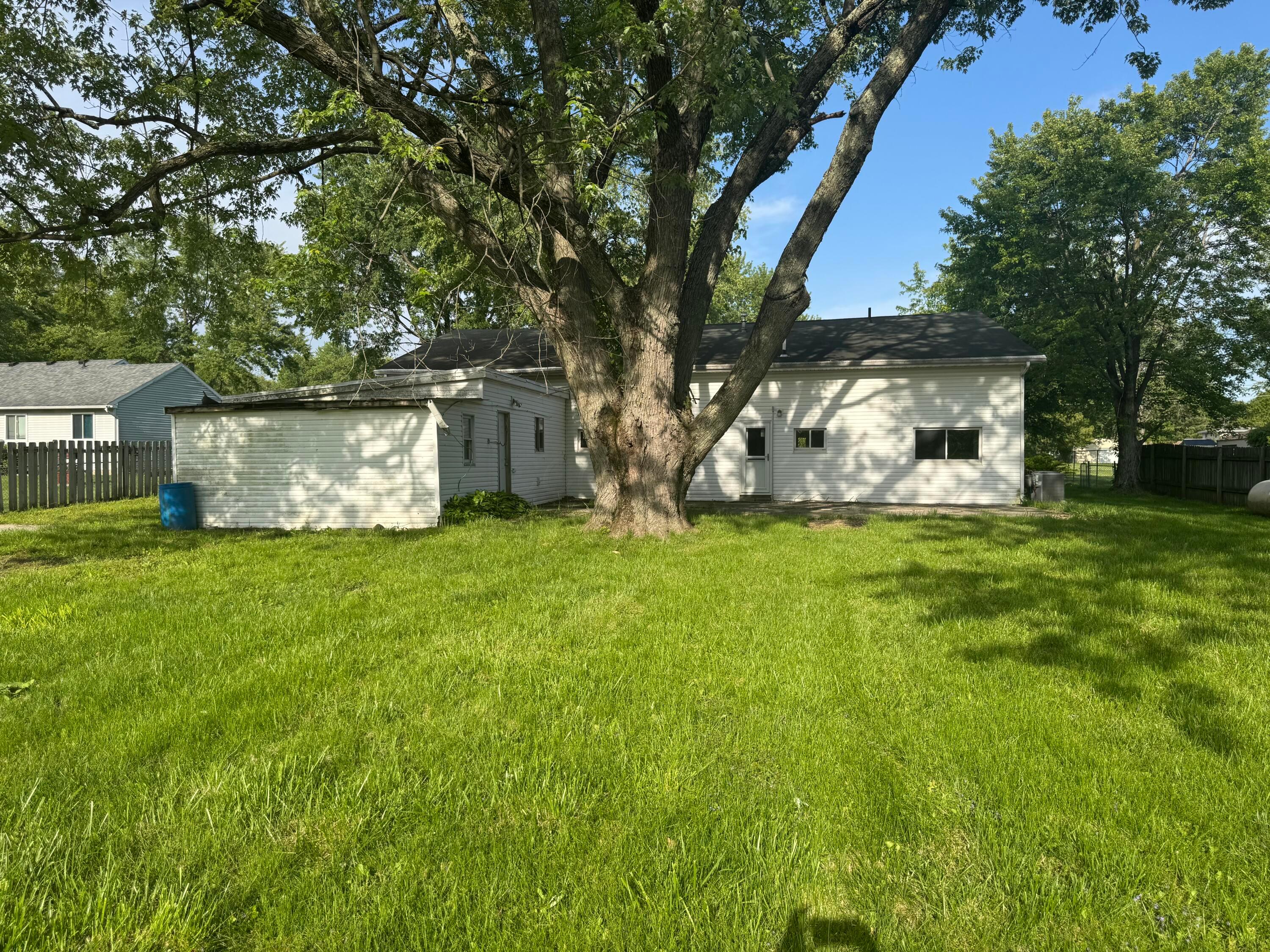 64 7th Avenue SW 1