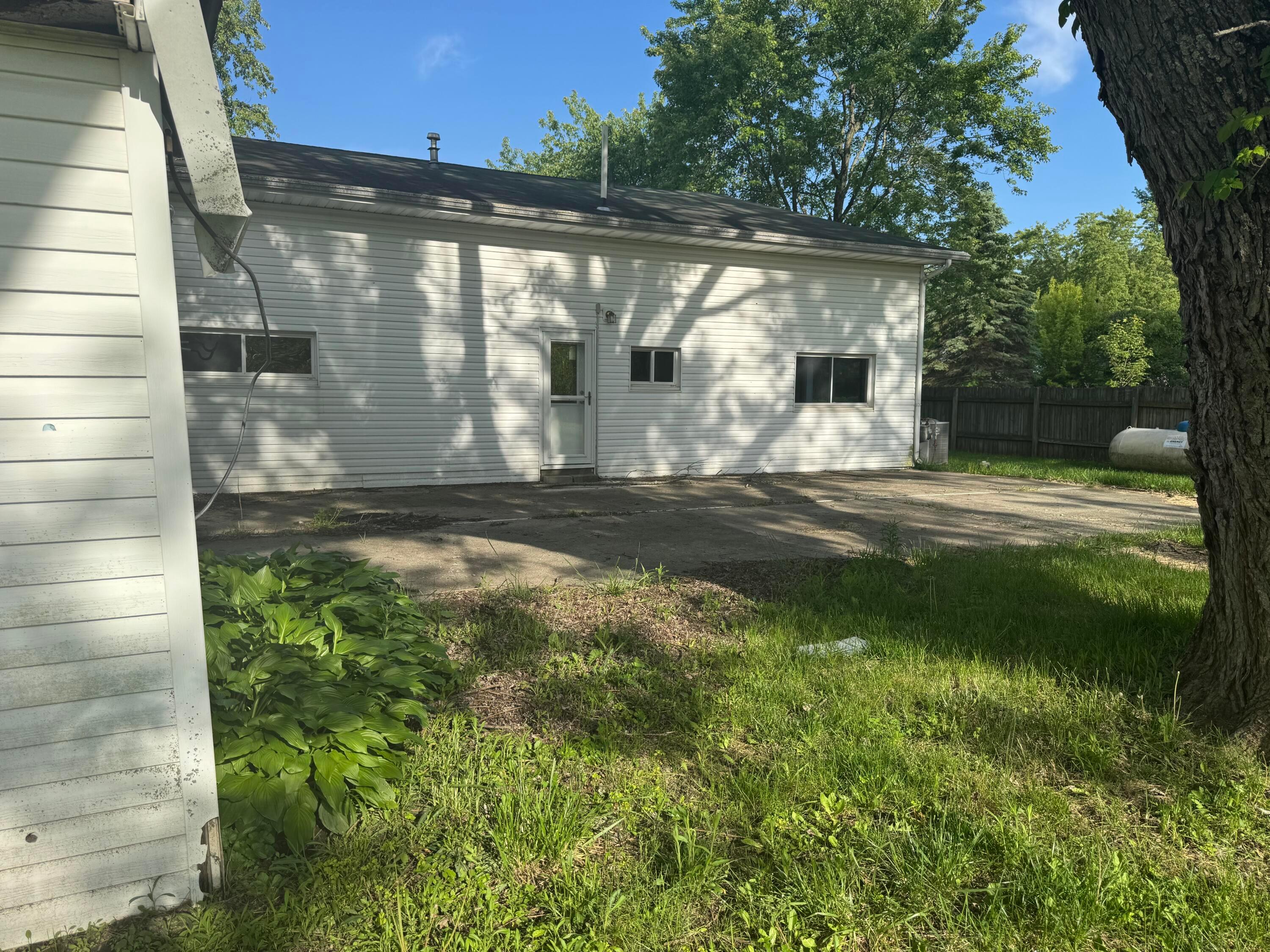 64 7th Avenue SW 1