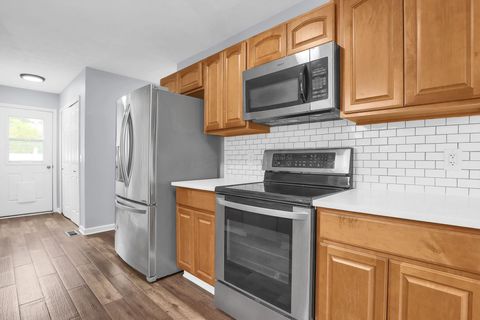 Tiny photo for 2460 Cherokee Drive, London, OH 43140 (MLS # 226010457)