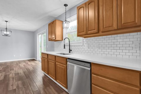 Tiny photo for 2460 Cherokee Drive, London, OH 43140 (MLS # 226010457)