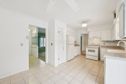 Tiny photo for 488 Uxbridge Avenue, Columbus, OH 43230 (MLS # 225045882)