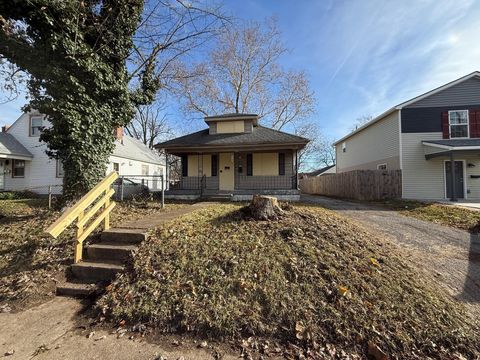 Photo of 2320 Hamilton Avenue, Columbus, OH 43211 (MLS # 226008730)
