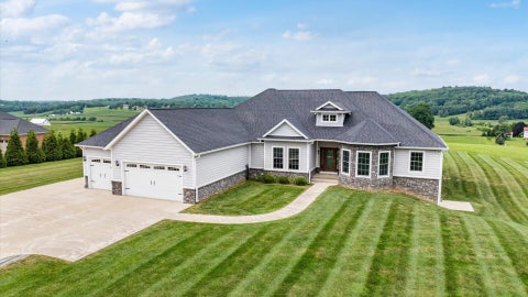 Photo of 101 Graclyn Court, Newark, OH 43056 (MLS # 226031248)