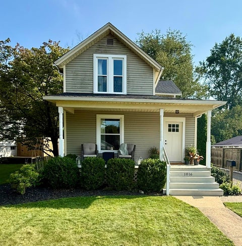 Photo of 1016 E Vine Street, Mount Vernon, OH 43050 (MLS # 226033593)