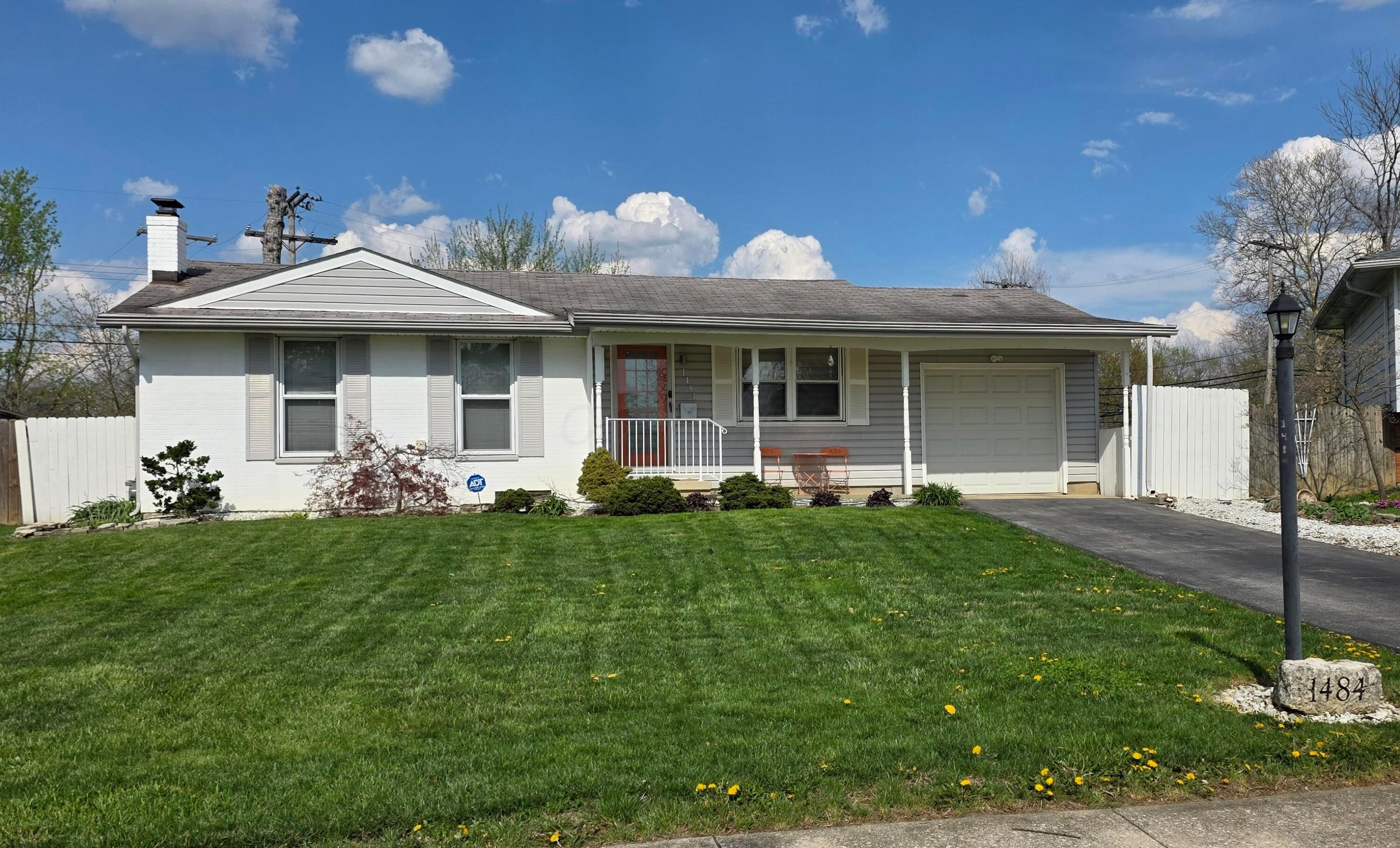 1484 Cardwell Square N