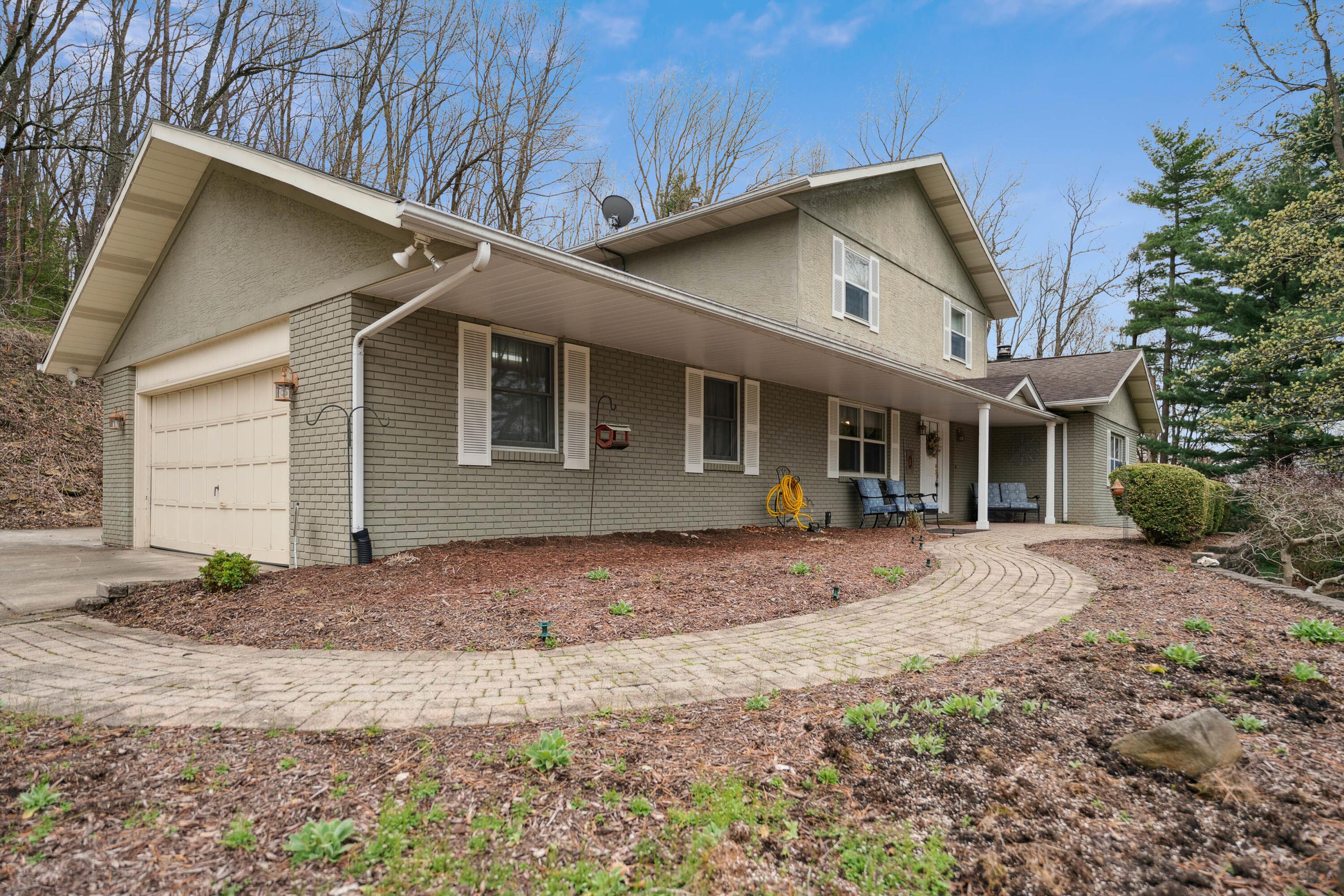 690 Howell Drive, Newark, Ohio image 8