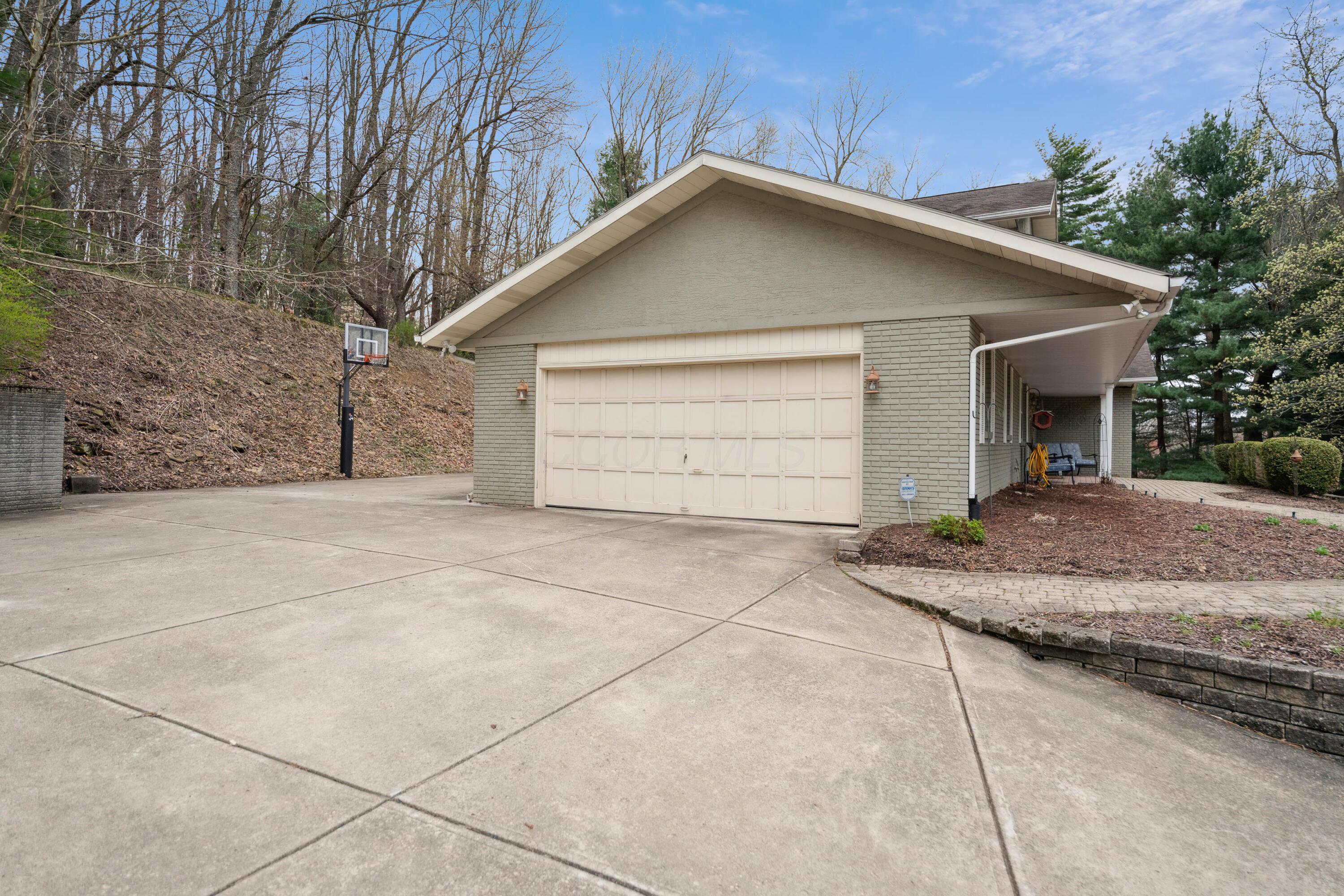 690 Howell Drive, Newark, Ohio image 9