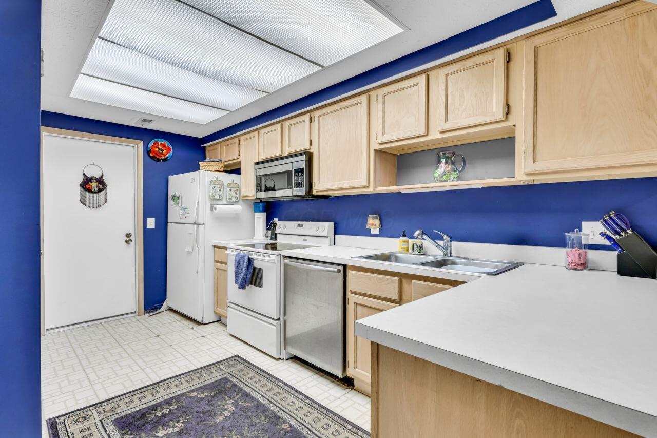 Columbus, Ohio 43235, United States, 3 Bedrooms Bedrooms, ,3 BathroomsBathrooms,Residential,Active,236599