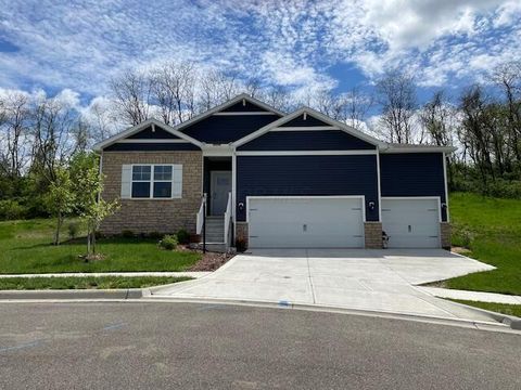 Photo of 140 Oak Vly Court, Newark, OH 43055 (MLS # 225042586)