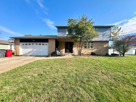 Photo of 6338 Beaver Lake Drive, Grove City, OH 43123 (MLS # 225039658)