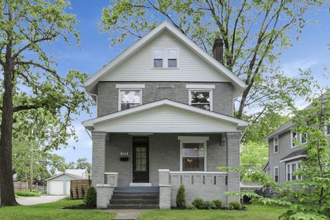 Photo of 255 E Kelso Road, Columbus, OH 43202 (MLS # 225017255)