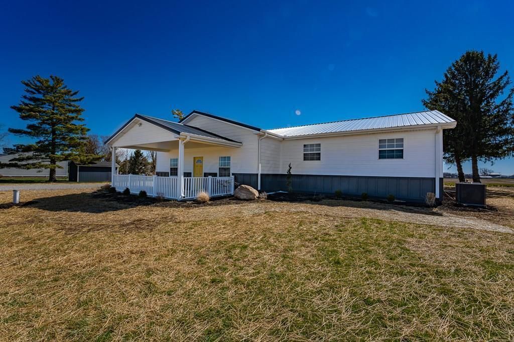 Photo for 5985 US Highway 22 W, Circleville, OH 43113 (MLS # 223007170)