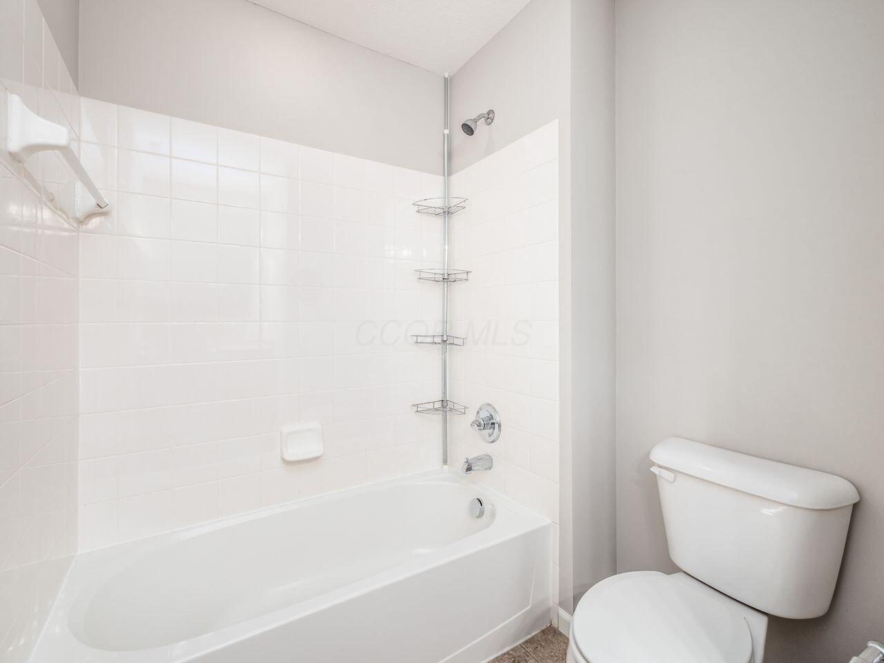 7058 Kinsale Lane, Powell, Ohio image 13
