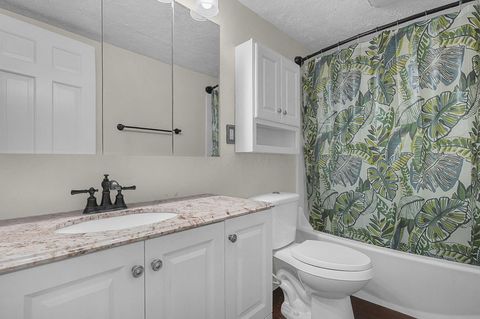 Tiny photo for 625 Country Club Drive B7 #B7, Newark, OH 43055 (MLS # 226007811)