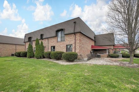 Tiny photo for 625 Country Club Drive B7 #B7, Newark, OH 43055 (MLS # 226007811)