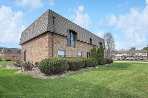 Tiny photo for 625 Country Club Drive B7 #B7, Newark, OH 43055 (MLS # 226007811)