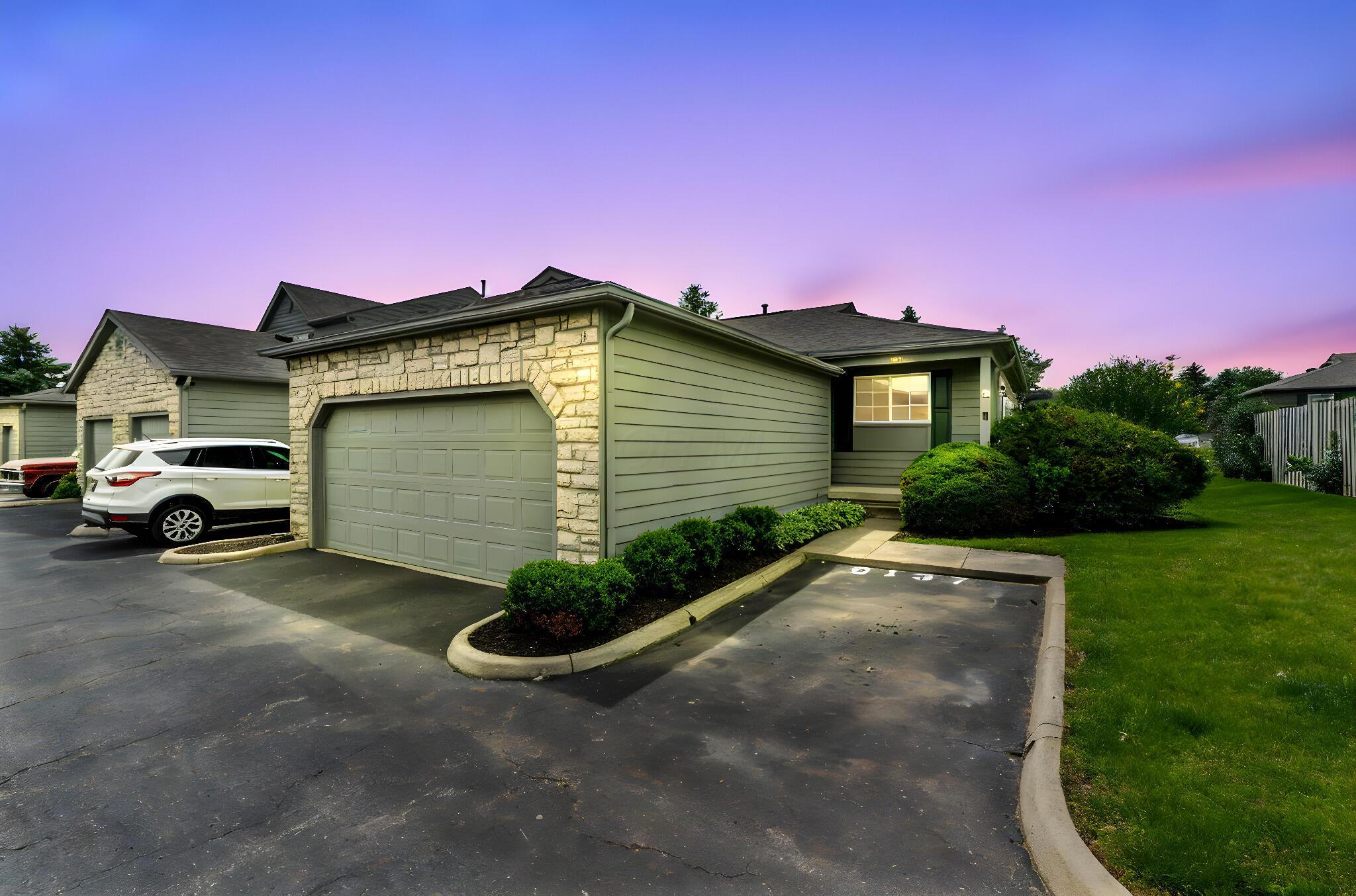 9137 Parkpoint Lane, Lewis Center, Ohio image 2