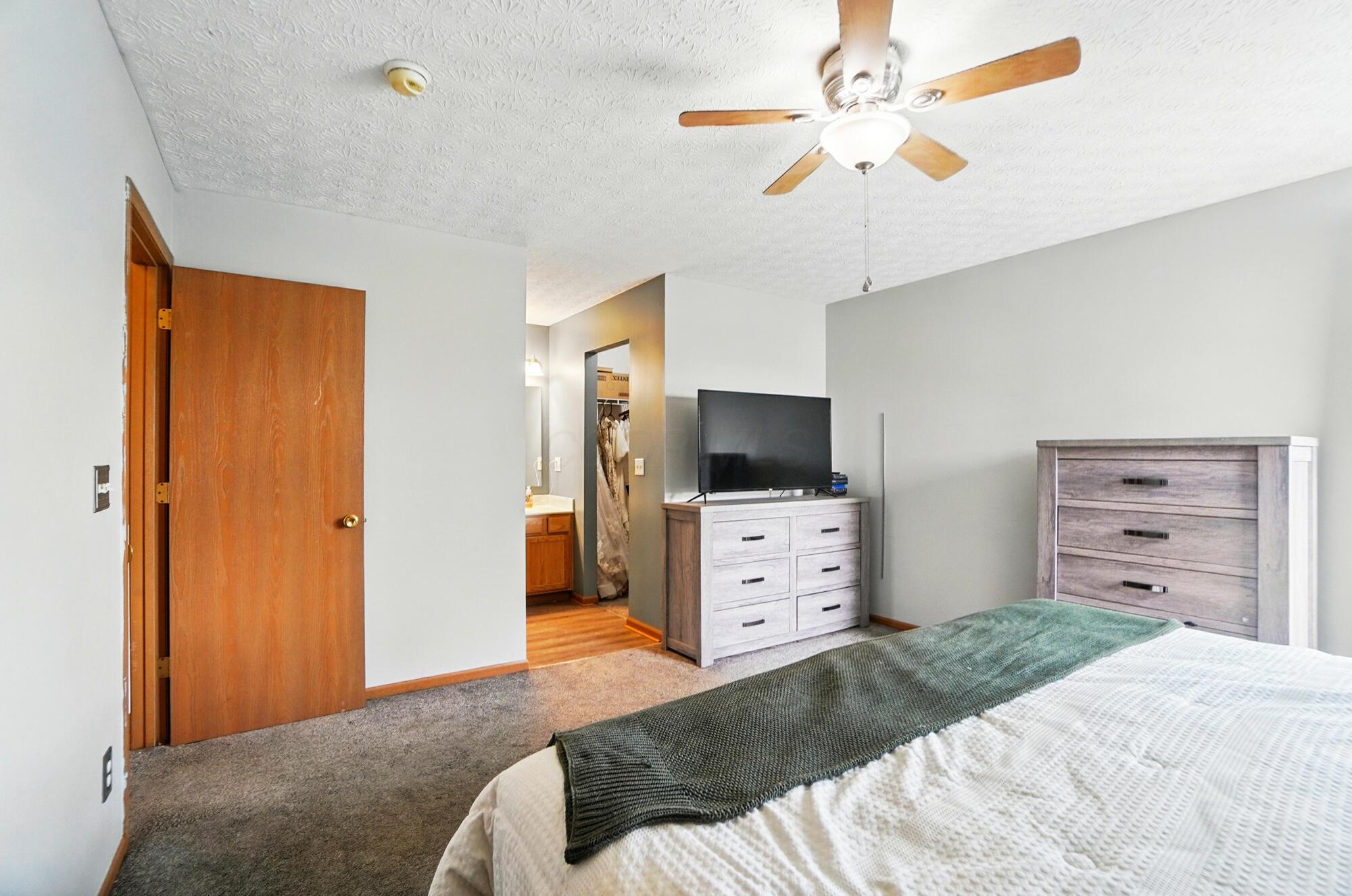 1076 Keny Boulevard, London, Ohio image 24