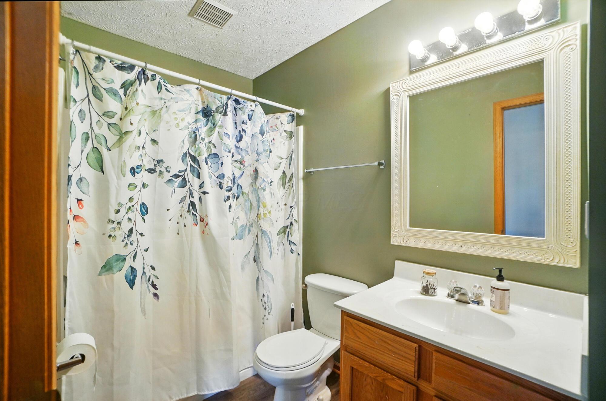1076 Keny Boulevard, London, Ohio image 35