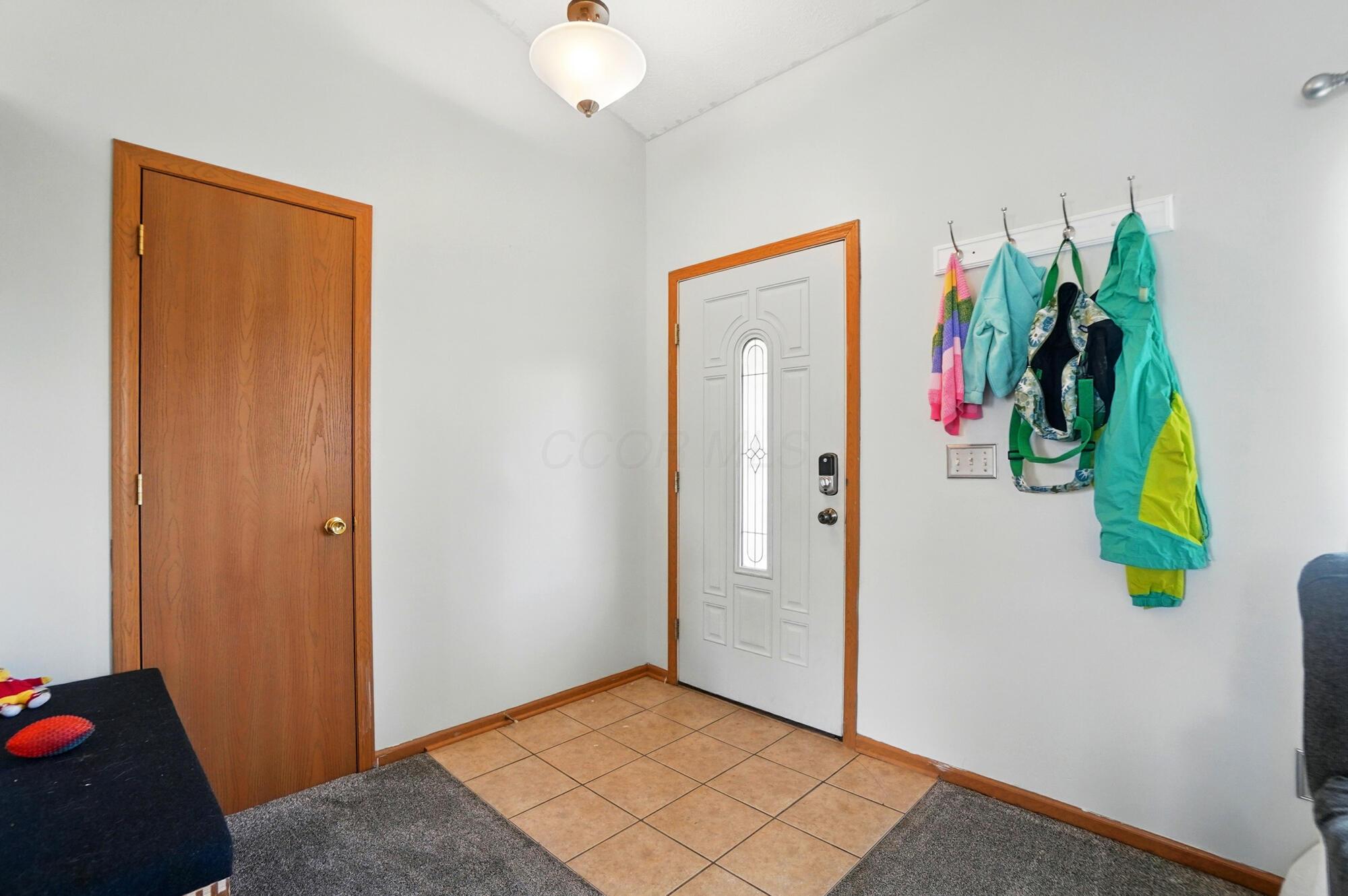 1076 Keny Boulevard, London, Ohio image 3
