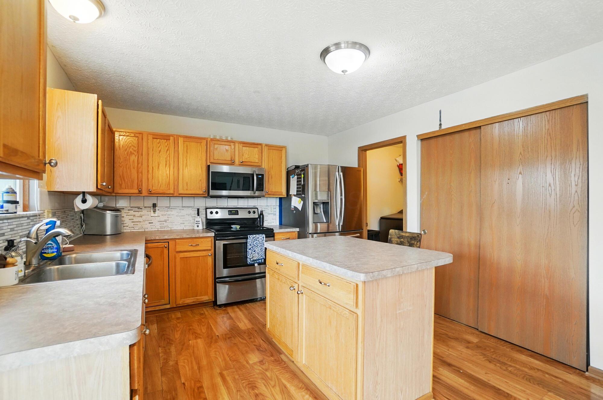 1076 Keny Boulevard, London, Ohio image 12