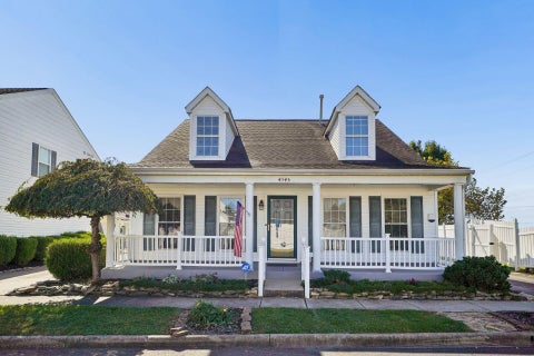 Photo of 4545 Stranton Park Drive, Grove City, OH 43123 (MLS # 226040354)