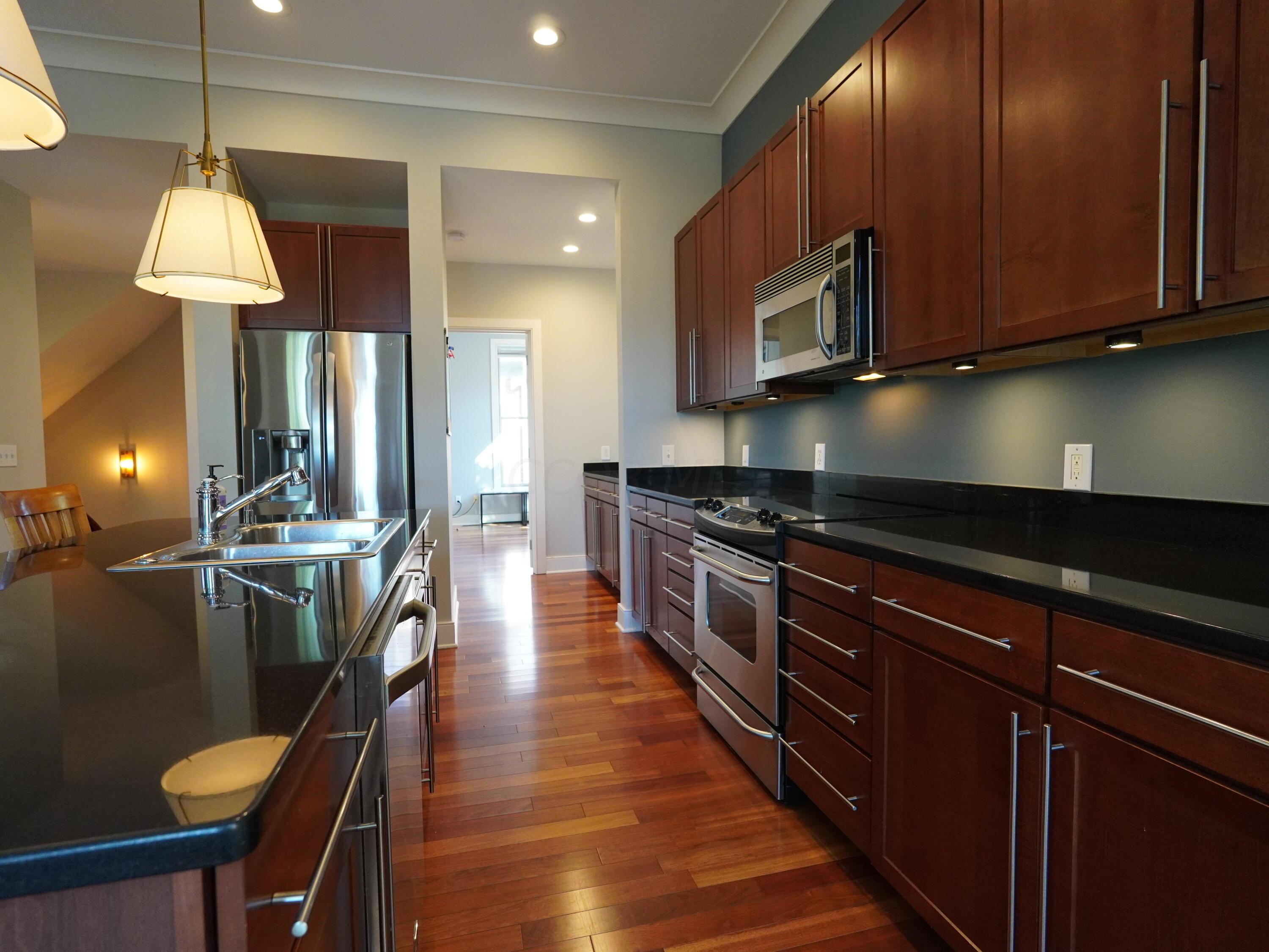 Columbus, Ohio 43206, United States, 2 Bedrooms Bedrooms, ,3 BathroomsBathrooms,Residential,Active,36518