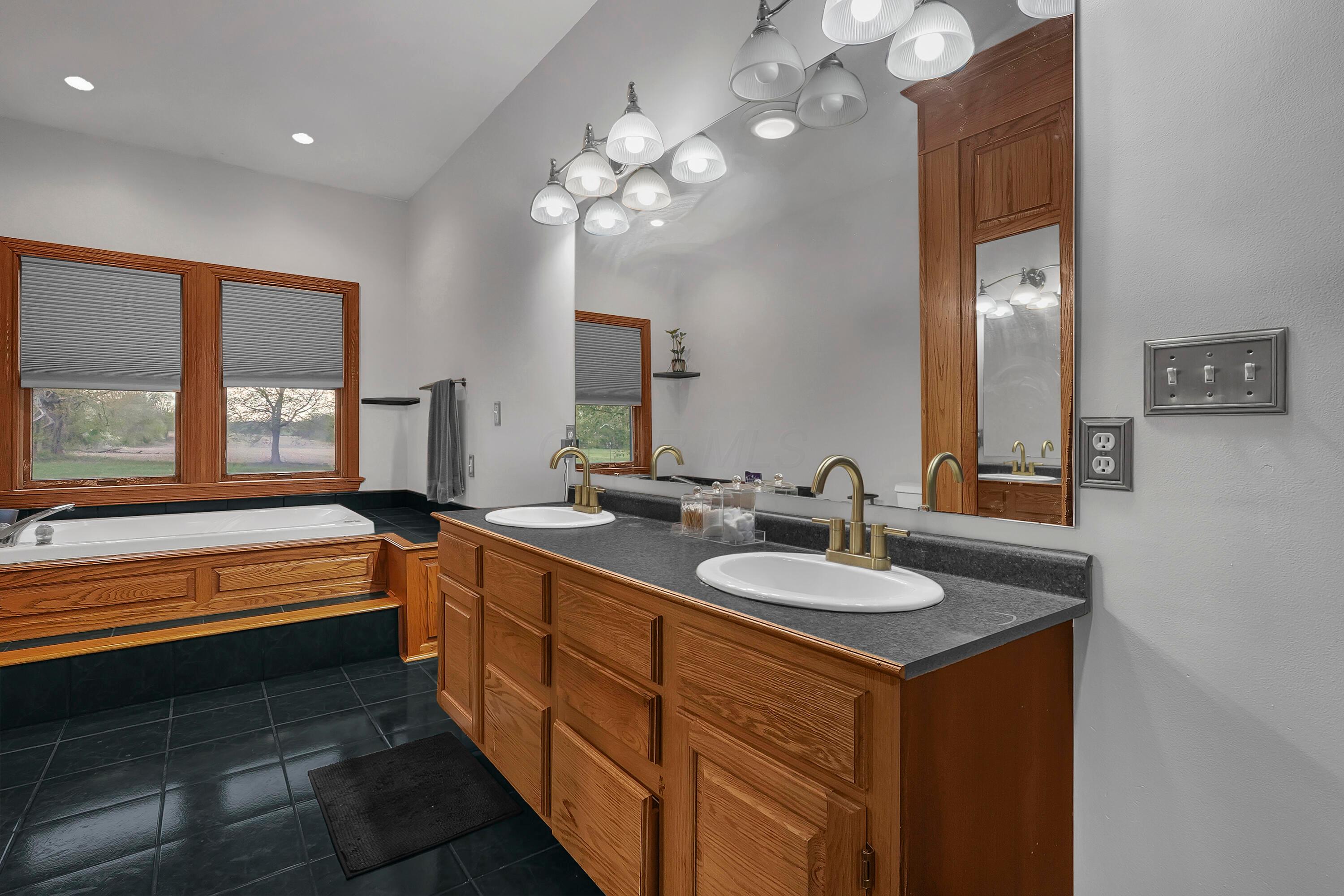 6222 Jacksontown Road, Heath, Ohio image 19