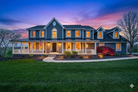 Photo of 1809 W Glenhurst Drive NW, Lancaster, OH 43130 (MLS # 226010429)