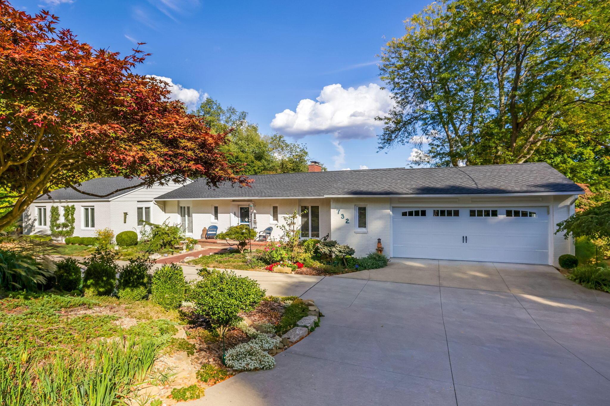732 Mt Parnassus Drive, Granville, Ohio image 1