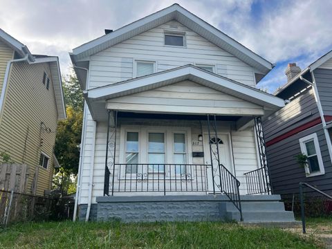 Photo of 317 S Warren Avenue, Columbus, OH 43204 (MLS # 226000153)