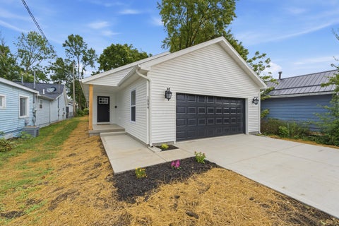 Photo of 1004 John Street, Washington Court House, OH 43160 (MLS # 226028860)
