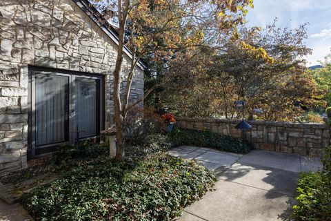 Tiny photo for 5719 Notre Dame Place, Columbus, OH 43213 (MLS # 226001144)