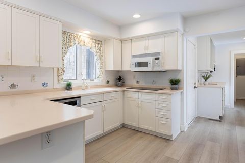 Tiny photo for 5719 Notre Dame Place, Columbus, OH 43213 (MLS # 226001144)