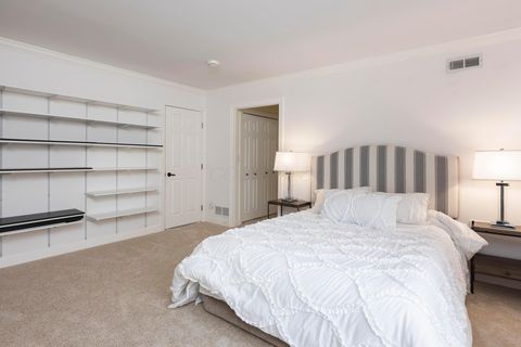 Tiny photo for 5719 Notre Dame Place, Columbus, OH 43213 (MLS # 226001144)