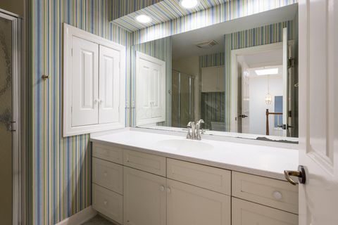 Tiny photo for 5719 Notre Dame Place, Columbus, OH 43213 (MLS # 226001144)