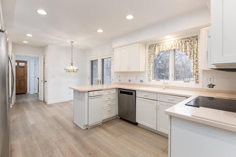 Tiny photo for 5719 Notre Dame Place, Columbus, OH 43213 (MLS # 226001144)