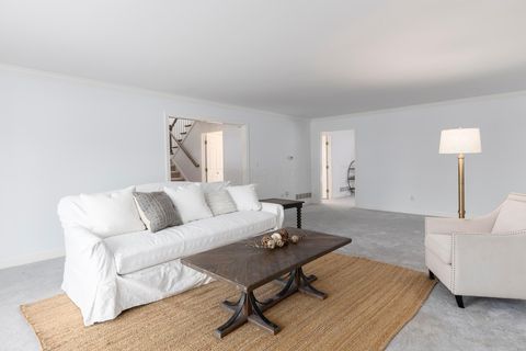 Tiny photo for 5719 Notre Dame Place, Columbus, OH 43213 (MLS # 226001144)