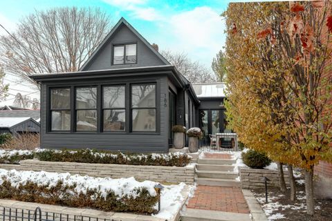 Photo of 186 E Sycamore Street, Columbus, OH 43206 (MLS # 225045031)
